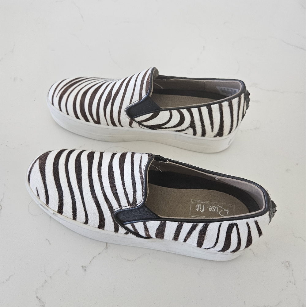 SKECHERS STREET RISE FIT Zebra Stripped Shoe NWOT - Picture 2 of 5